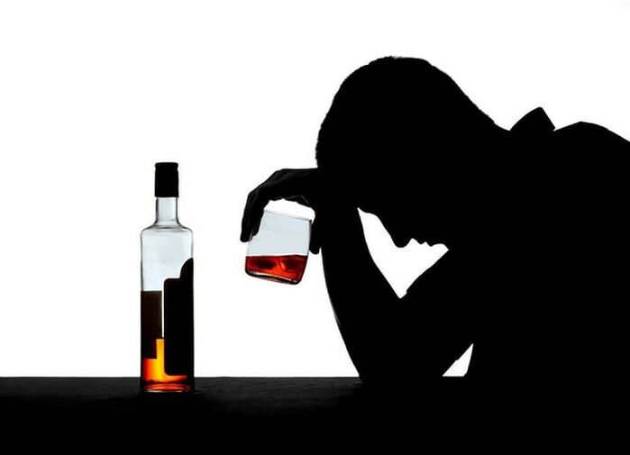 muškarac s ovisnošću o alkoholu kako pomoći u prestanku pijenja