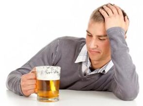 čovjek pije pivo kako prestati