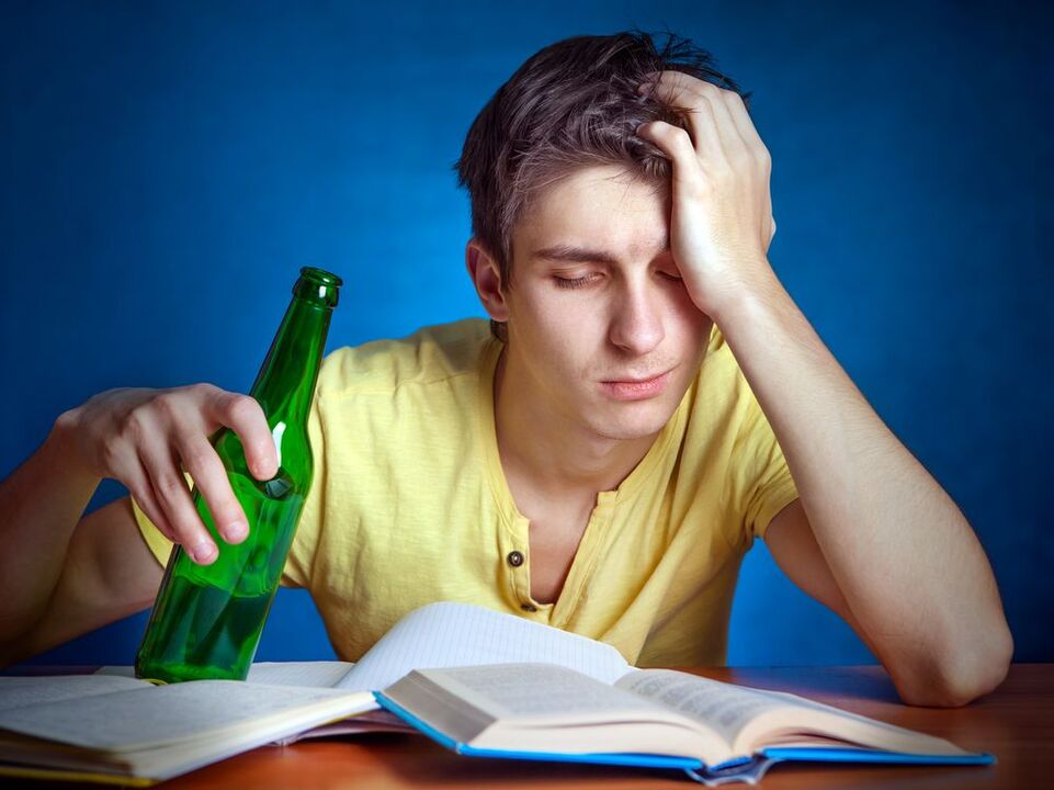 umorni student s pivom kako prestati piti