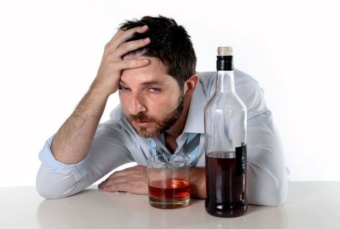 Čovjek koji pati od alkoholizma i kako prestati piti