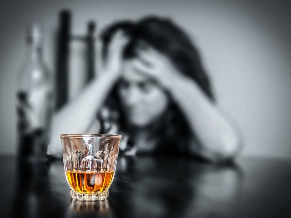 Stalni stres gura ženu da pije alkohol